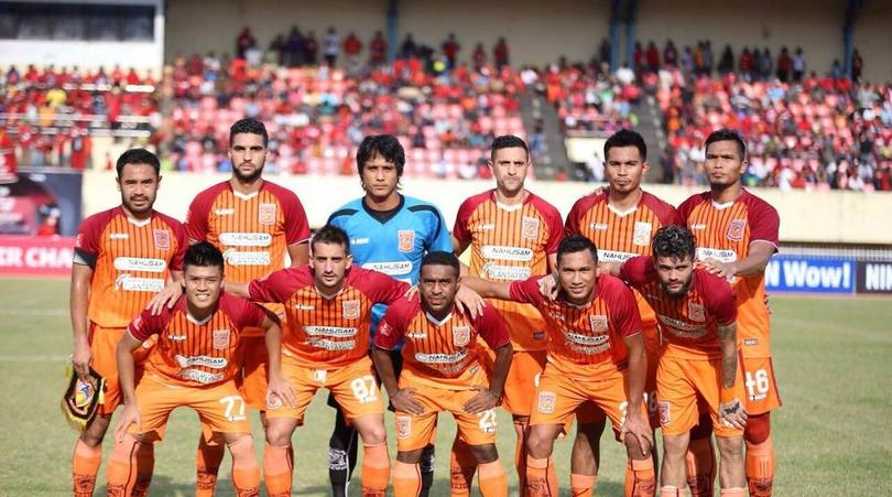 Costume Sepakbola Liga Indonesia Bermotif Batik