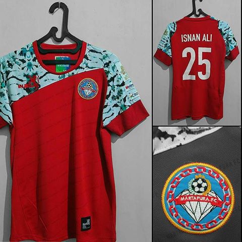 Costume Sepakbola Liga Indonesia Bermotif Batik